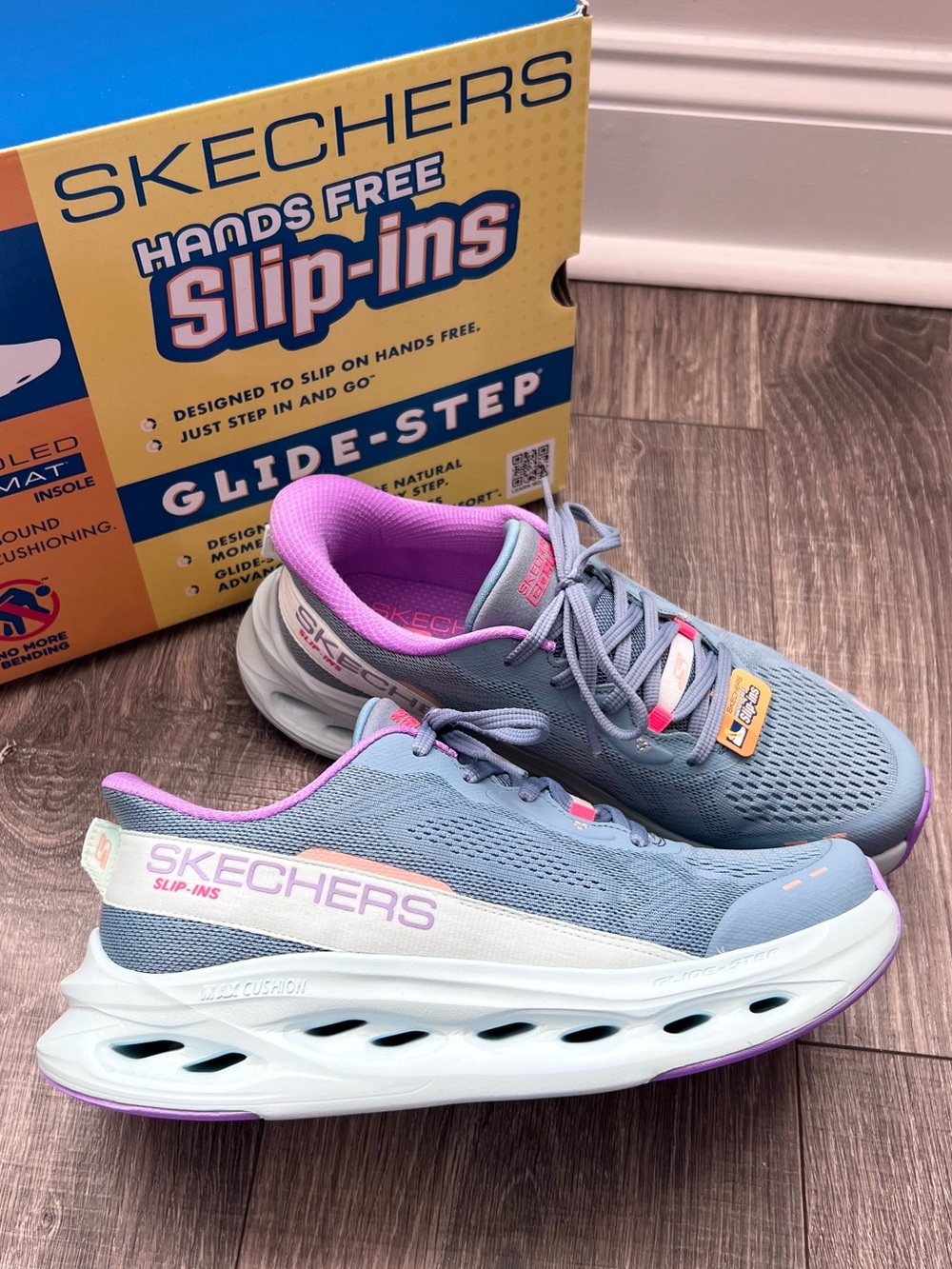 NWT Skechers Women's Gray & Pink Max Cushioning Glide-Step Slip-Ins Size 8